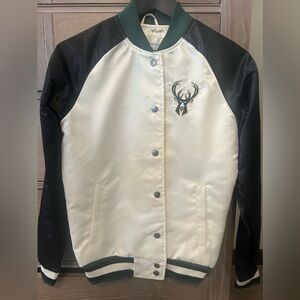 Women’s Milwaukee Bucks Starter jacket size small